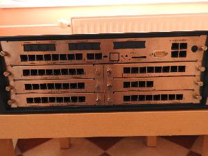 Siemens HiPath 3500 rack Digitális telefonközpont (6 ISDN fővonal + 28 analóg mellék + 24 digitális mellék)