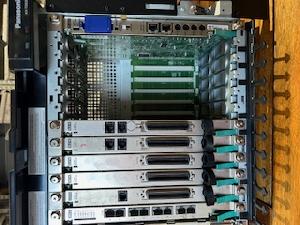 Panasonic KX-TDE200CE IP telefonalközpont 8 ISDN fővonal + 8 analóg fővonal + 4 IP fővonal + 32 digitális mellék + 8 IP mellék + 32db analóg mellék